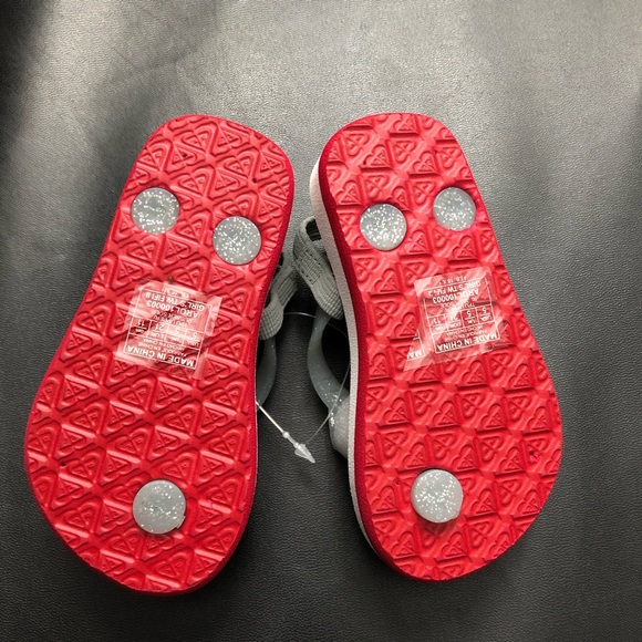New Roxy flip flops - Picture 3 of 3